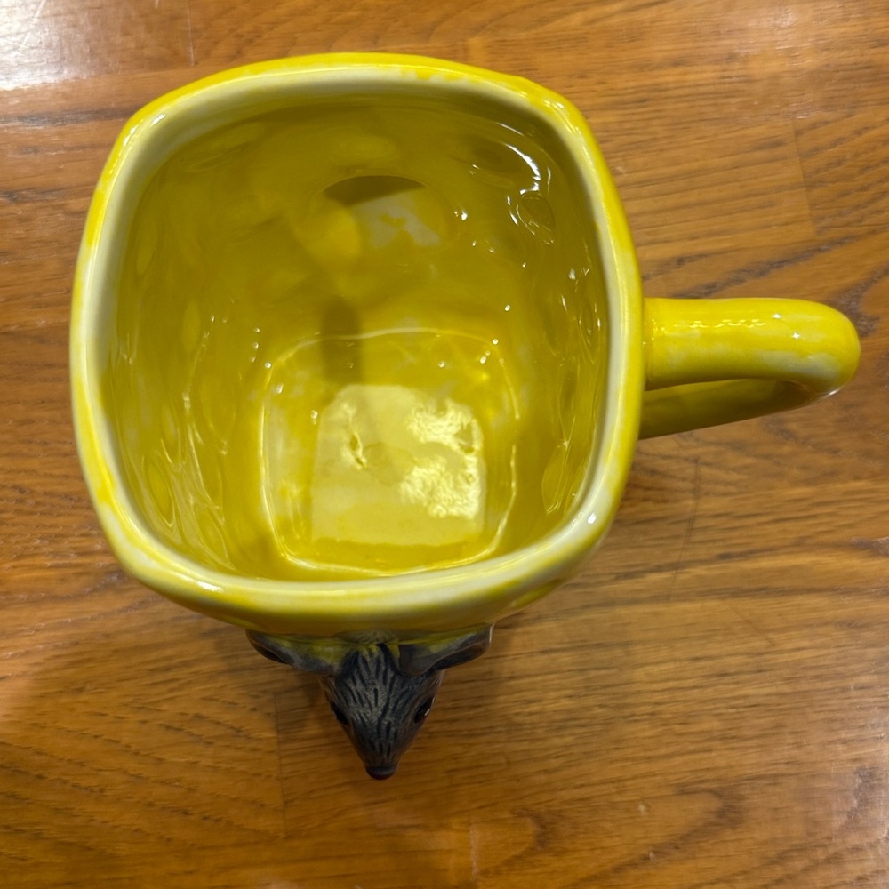Wisconsin Cheese Mouse Mug - Picture 5 of 6